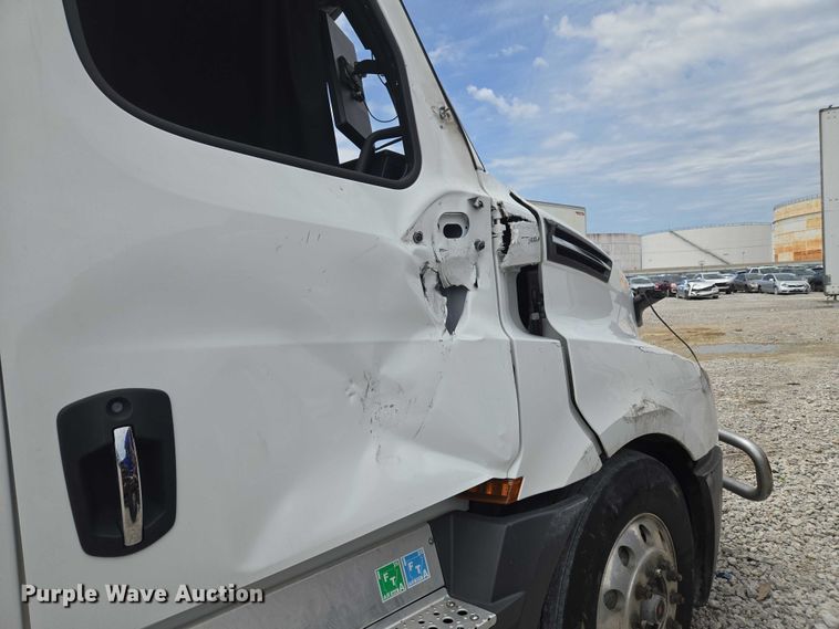 image for item YA3159 2024 Freightliner Cascadia semi truck