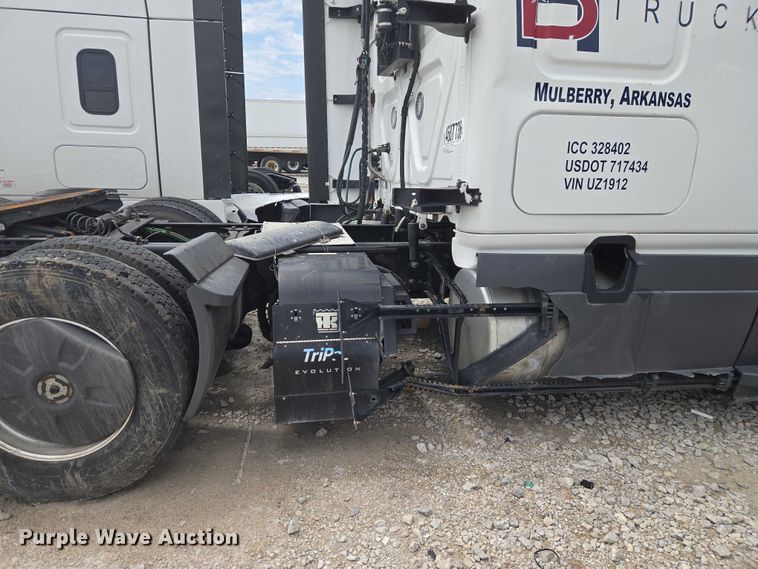 image for item YA3159 2024 Freightliner Cascadia semi truck