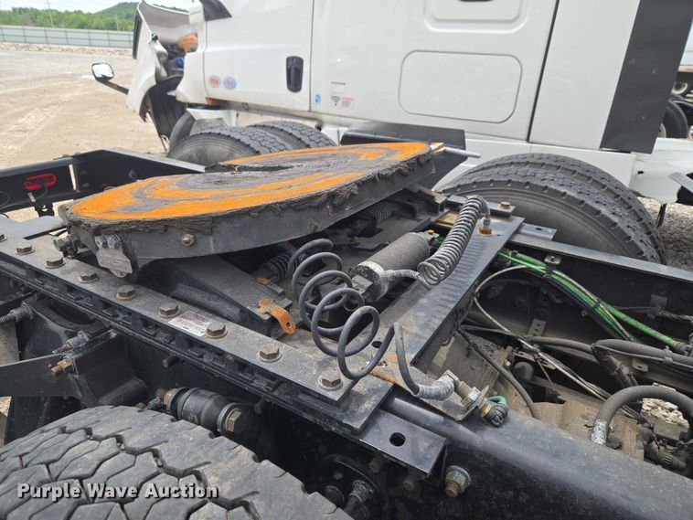 image for item YA3159 2024 Freightliner Cascadia semi truck