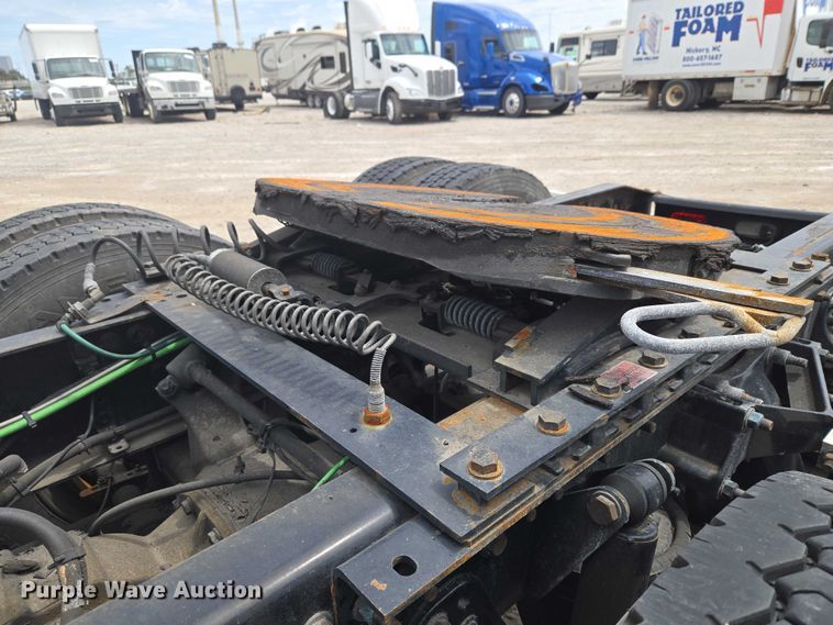 image for item YA3159 2024 Freightliner Cascadia semi truck