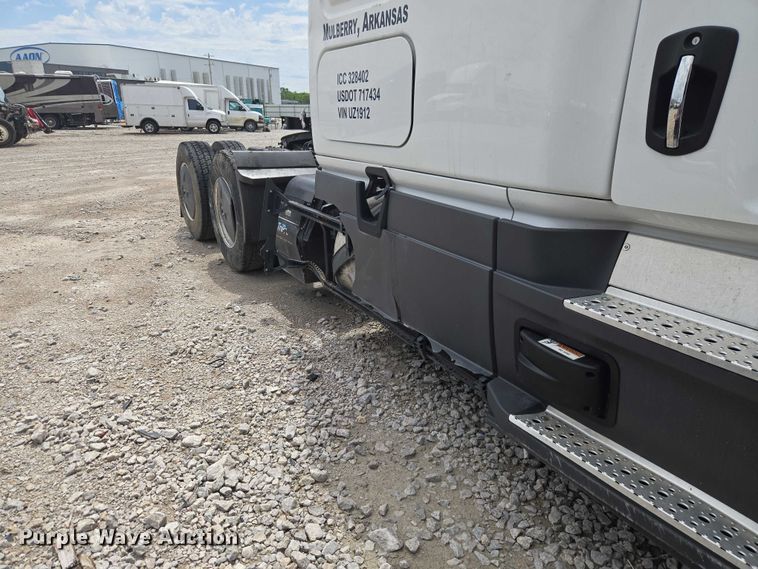 image for item YA3159 2024 Freightliner Cascadia semi truck