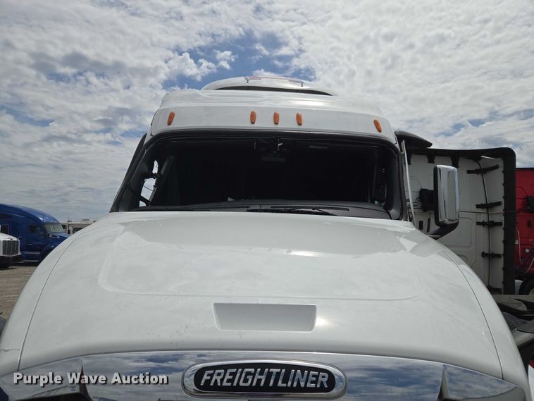 image for item YA3159 2024 Freightliner Cascadia semi truck