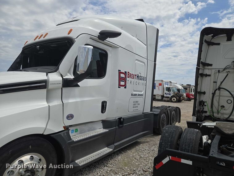 image for item YA3159 2024 Freightliner Cascadia semi truck