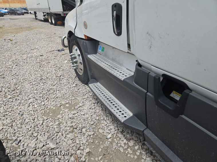 image for item YA3159 2024 Freightliner Cascadia semi truck