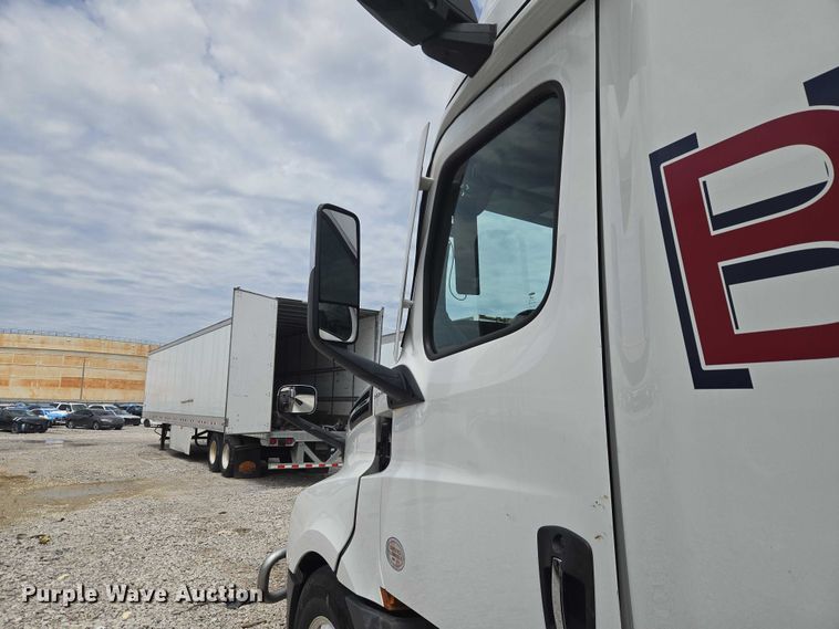 image for item YA3159 2024 Freightliner Cascadia semi truck