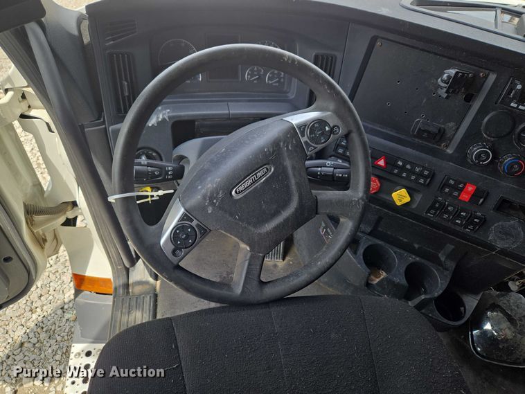 image for item YA3159 2024 Freightliner Cascadia semi truck