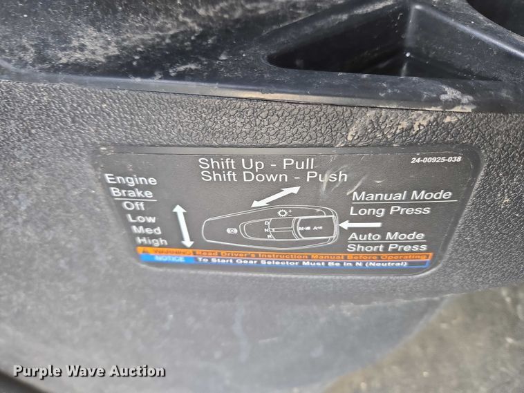 image for item YA3159 2024 Freightliner Cascadia semi truck