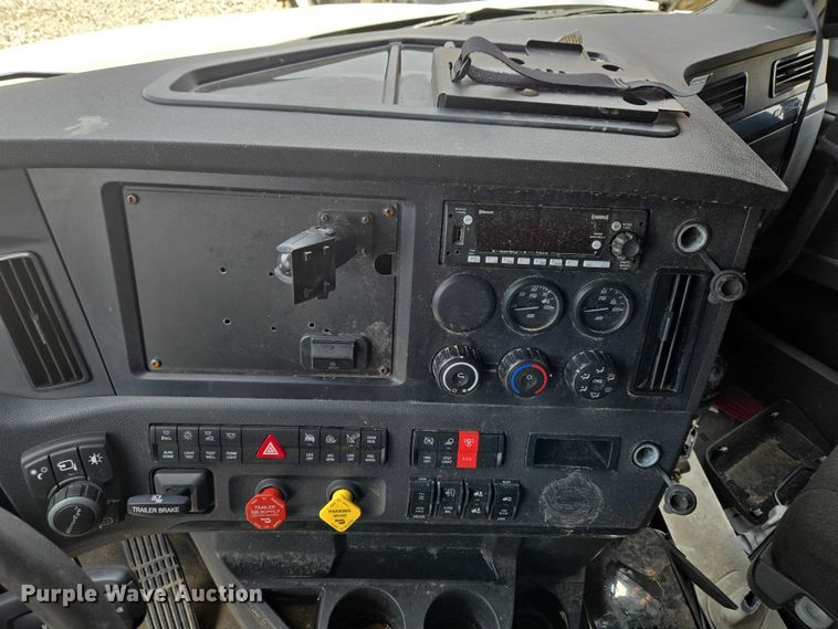 image for item YA3159 2024 Freightliner Cascadia semi truck