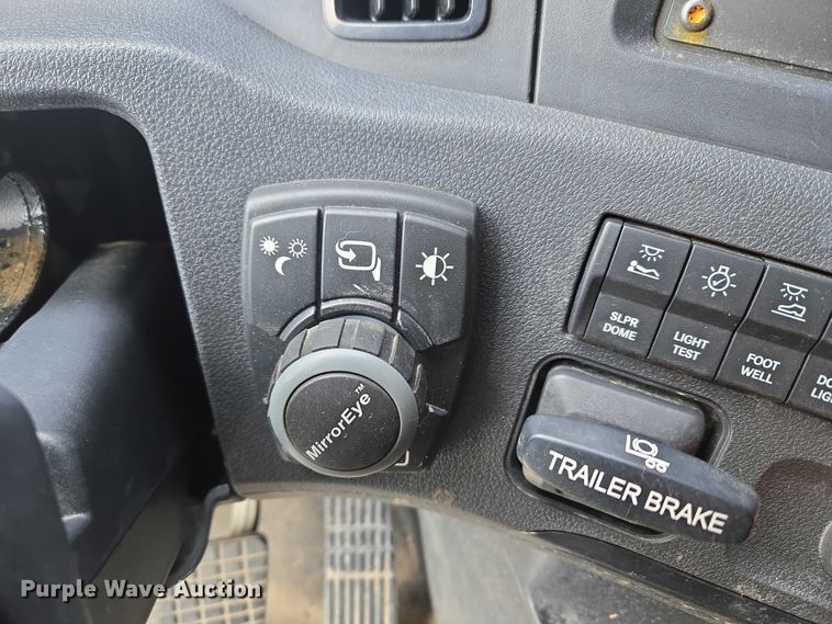 image for item YA3159 2024 Freightliner Cascadia semi truck