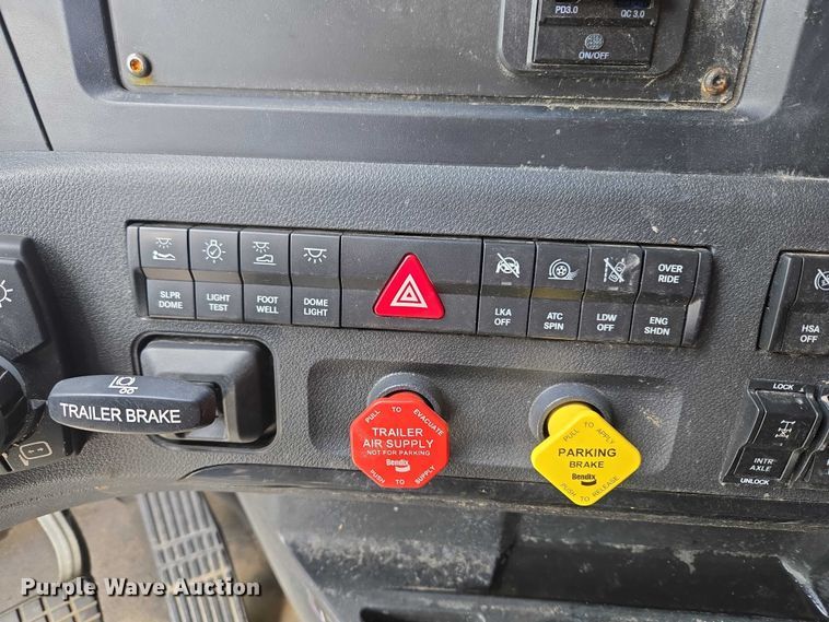image for item YA3159 2024 Freightliner Cascadia semi truck