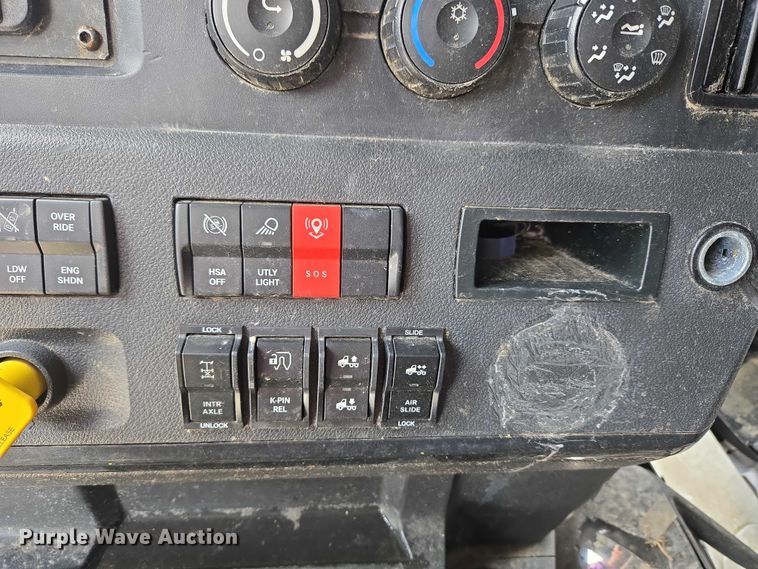 image for item YA3159 2024 Freightliner Cascadia semi truck