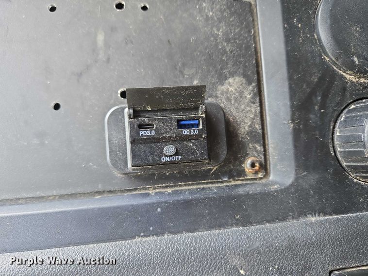 image for item YA3159 2024 Freightliner Cascadia semi truck