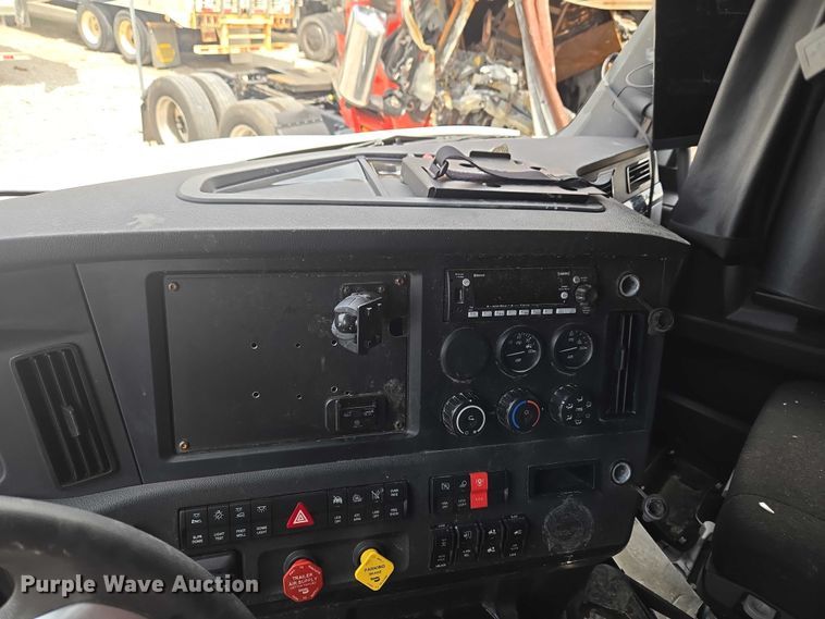 image for item YA3159 2024 Freightliner Cascadia semi truck