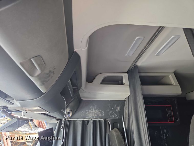 image for item YA3159 2024 Freightliner Cascadia semi truck
