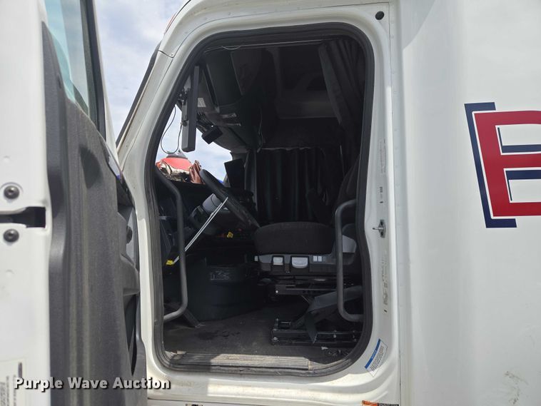 image for item YA3159 2024 Freightliner Cascadia semi truck