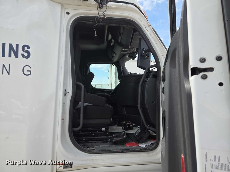 image for item YA3159 2024 Freightliner Cascadia semi truck