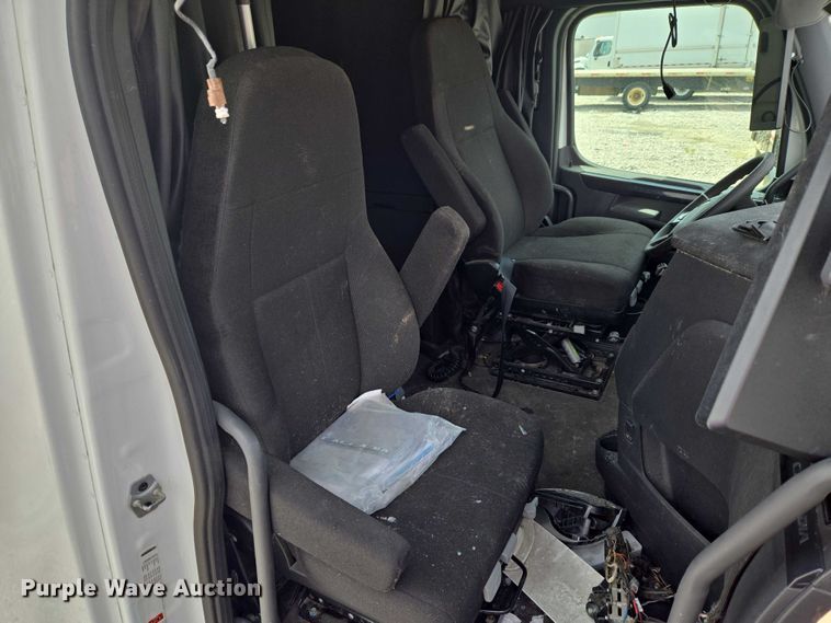 image for item YA3159 2024 Freightliner Cascadia semi truck