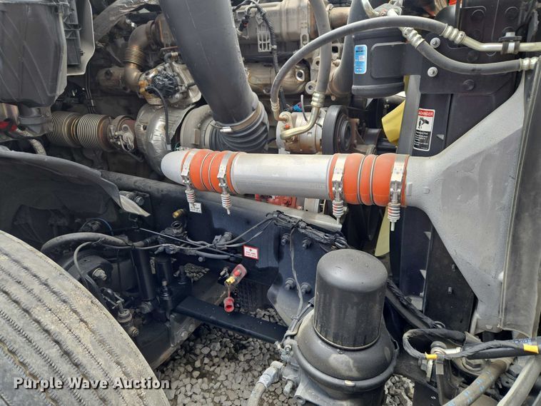 image for item YA3159 2024 Freightliner Cascadia semi truck