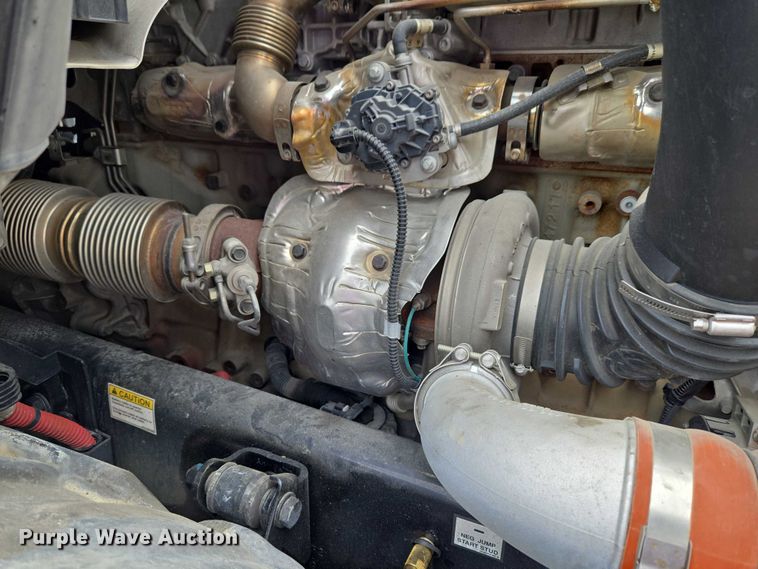 image for item YA3159 2024 Freightliner Cascadia semi truck