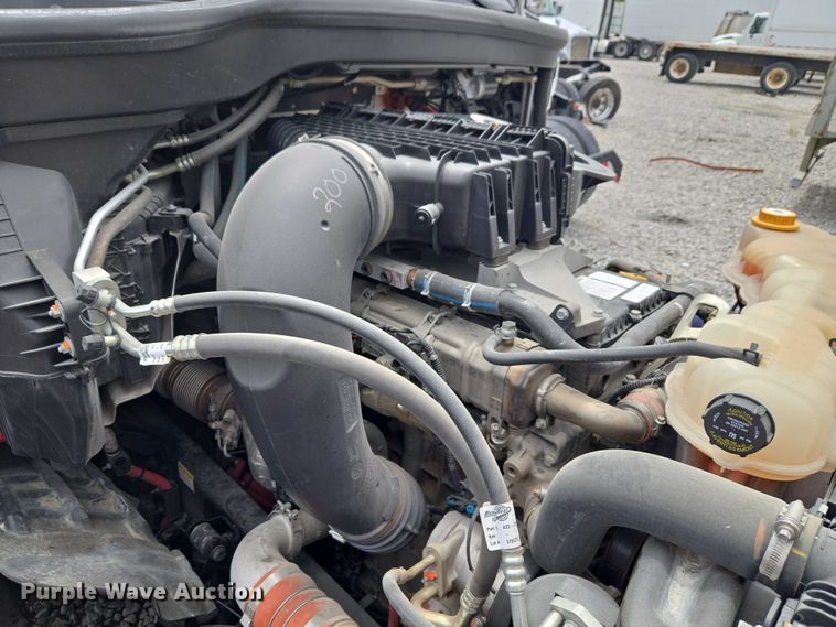 image for item YA3159 2024 Freightliner Cascadia semi truck