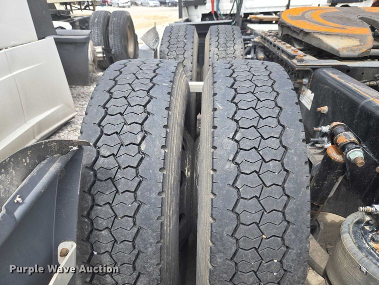 image for item YA3159 2024 Freightliner Cascadia semi truck