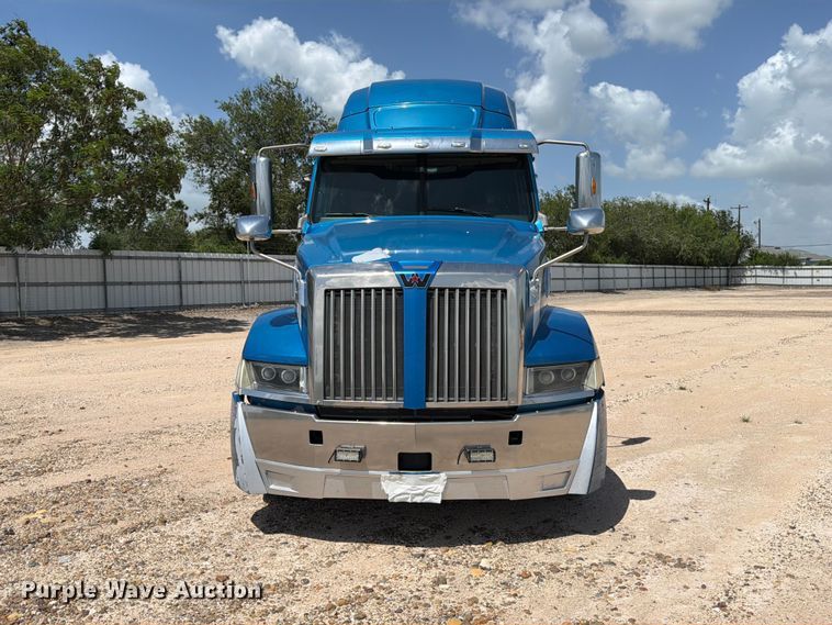 image for item YA3372 2016 Western Star 5700XE semi truck