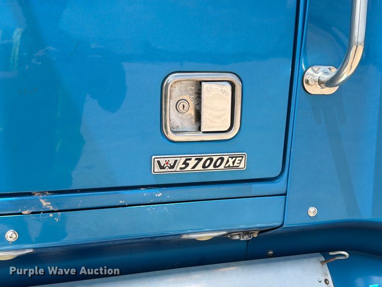image for item YA3372 2016 Western Star 5700XE semi truck