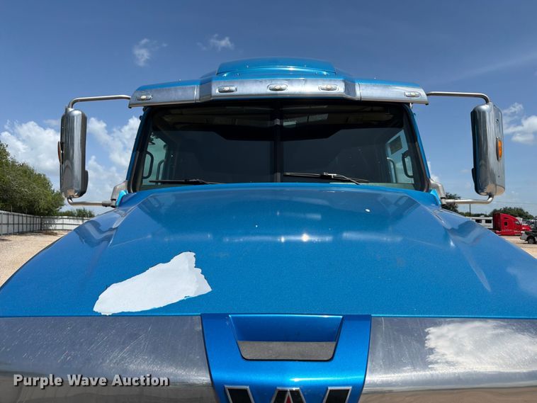 image for item YA3372 2016 Western Star 5700XE semi truck