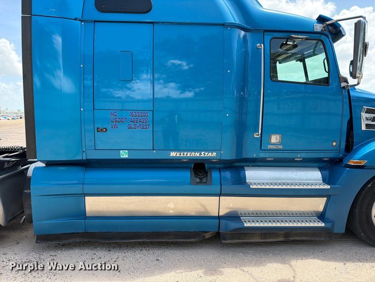 image for item YA3372 2016 Western Star 5700XE semi truck