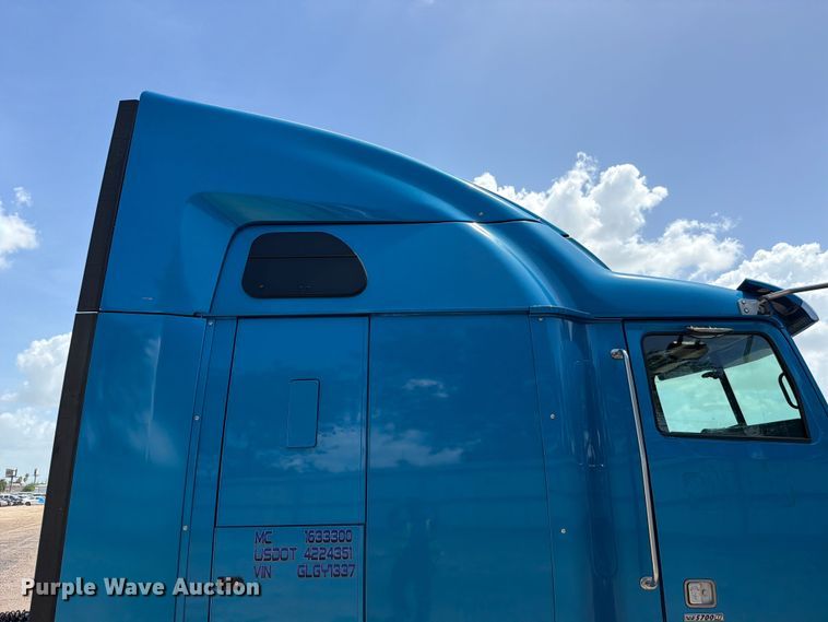 image for item YA3372 2016 Western Star 5700XE semi truck