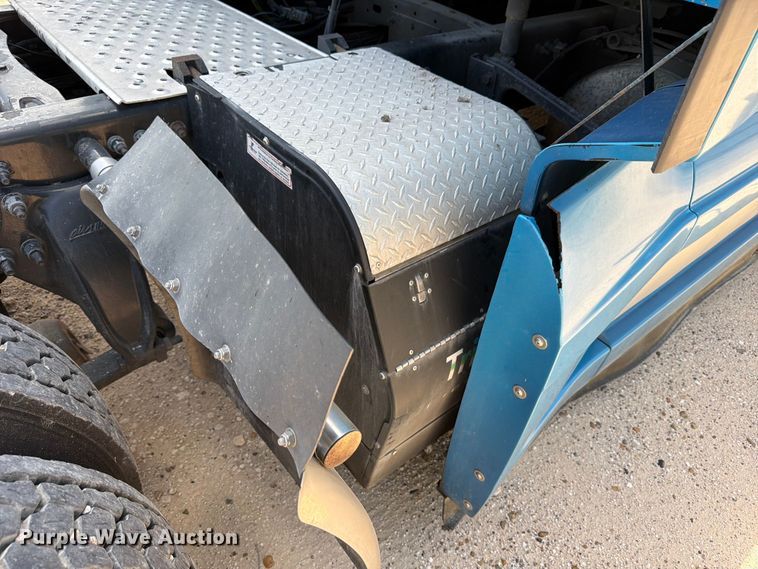 image for item YA3372 2016 Western Star 5700XE semi truck