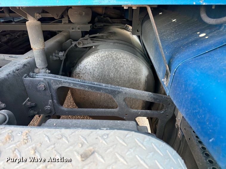image for item YA3372 2016 Western Star 5700XE semi truck