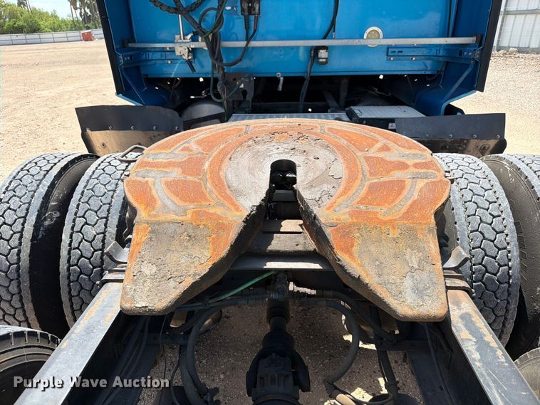 image for item YA3372 2016 Western Star 5700XE semi truck