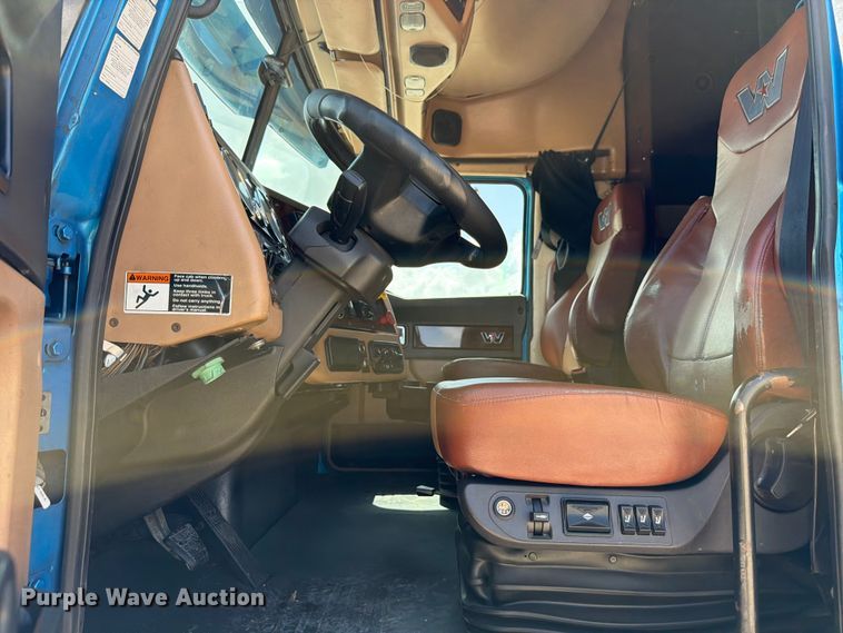 image for item YA3372 2016 Western Star 5700XE semi truck