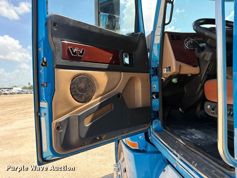 image for item YA3372 2016 Western Star 5700XE semi truck
