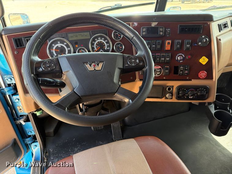 image for item YA3372 2016 Western Star 5700XE semi truck