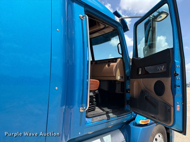 image for item YA3372 2016 Western Star 5700XE semi truck