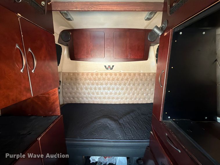 image for item YA3372 2016 Western Star 5700XE semi truck