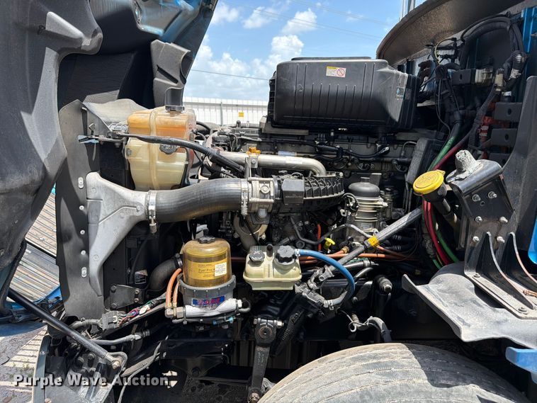 image for item YA3372 2016 Western Star 5700XE semi truck