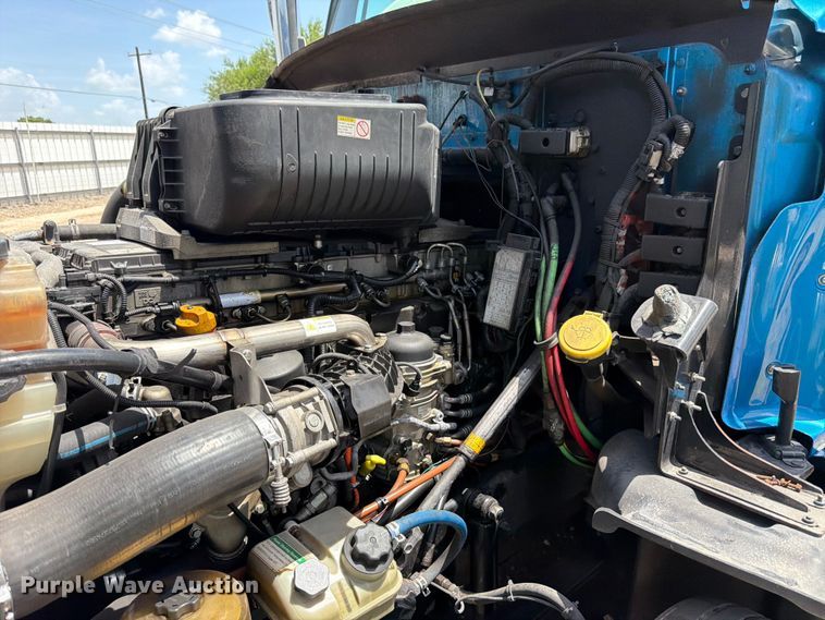 image for item YA3372 2016 Western Star 5700XE semi truck