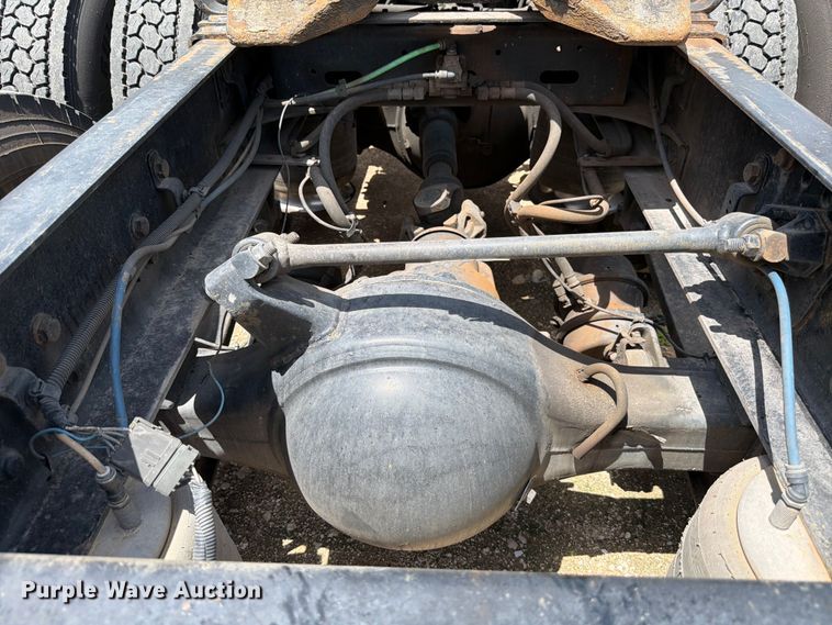 image for item YA3372 2016 Western Star 5700XE semi truck