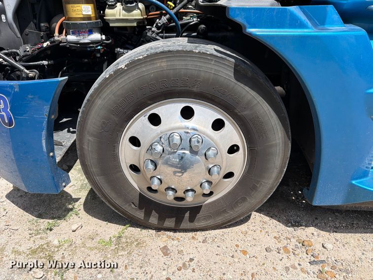 image for item YA3372 2016 Western Star 5700XE semi truck