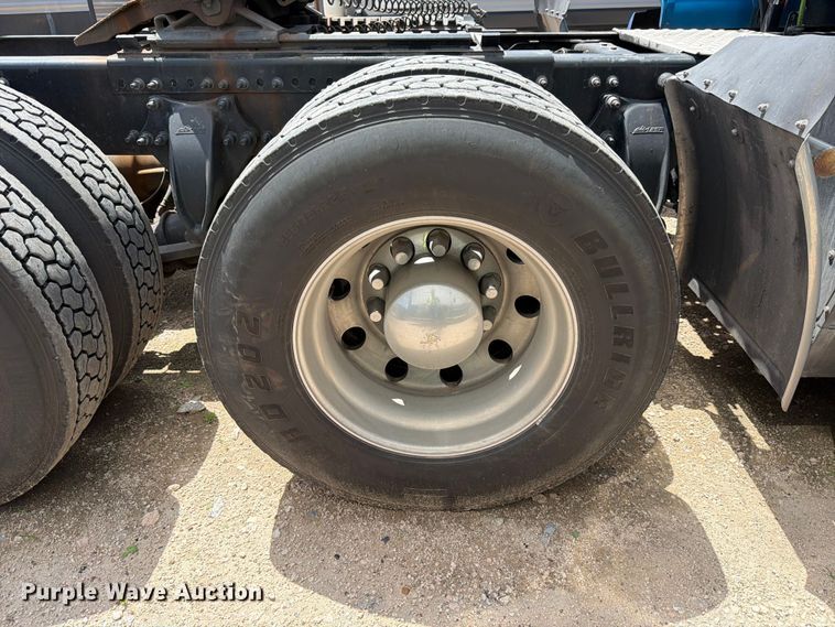 image for item YA3372 2016 Western Star 5700XE semi truck