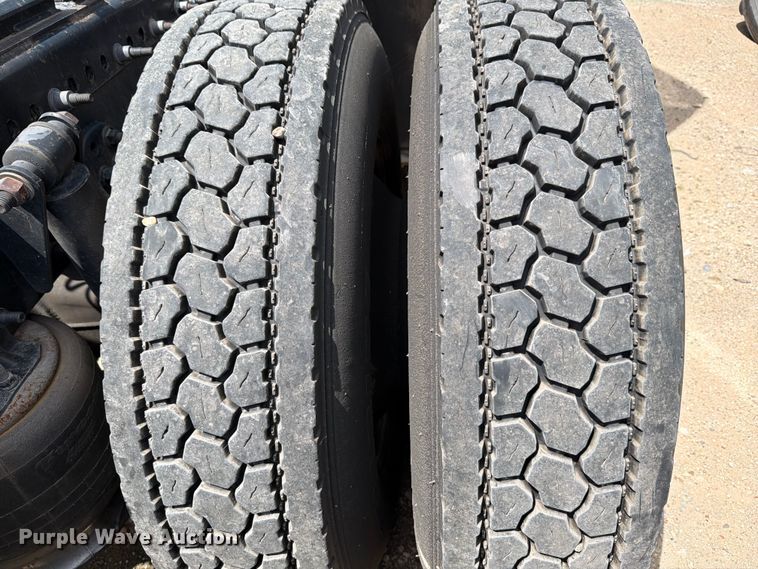 image for item YA3372 2016 Western Star 5700XE semi truck