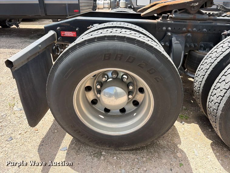 image for item YA3372 2016 Western Star 5700XE semi truck
