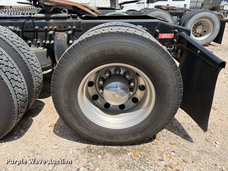 image for item YA3372 2016 Western Star 5700XE semi truck