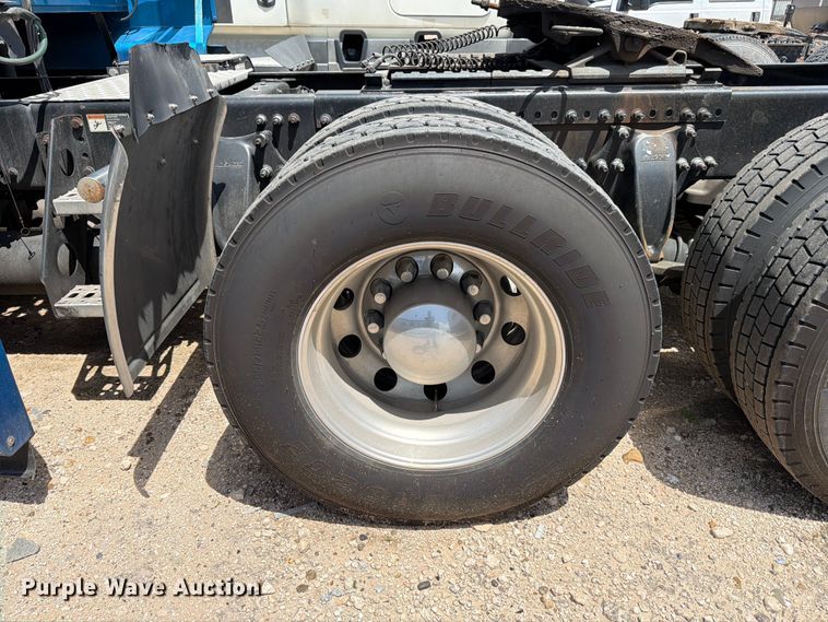 image for item YA3372 2016 Western Star 5700XE semi truck