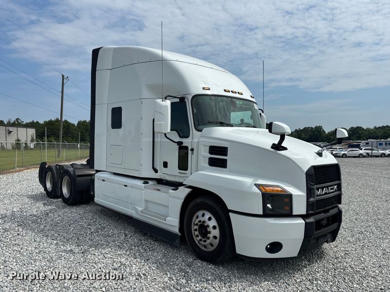 image for item YA3398 2023 Mack Anthem semi truck