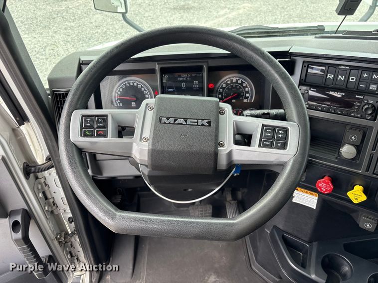 image for item YA3398 2023 Mack Anthem semi truck