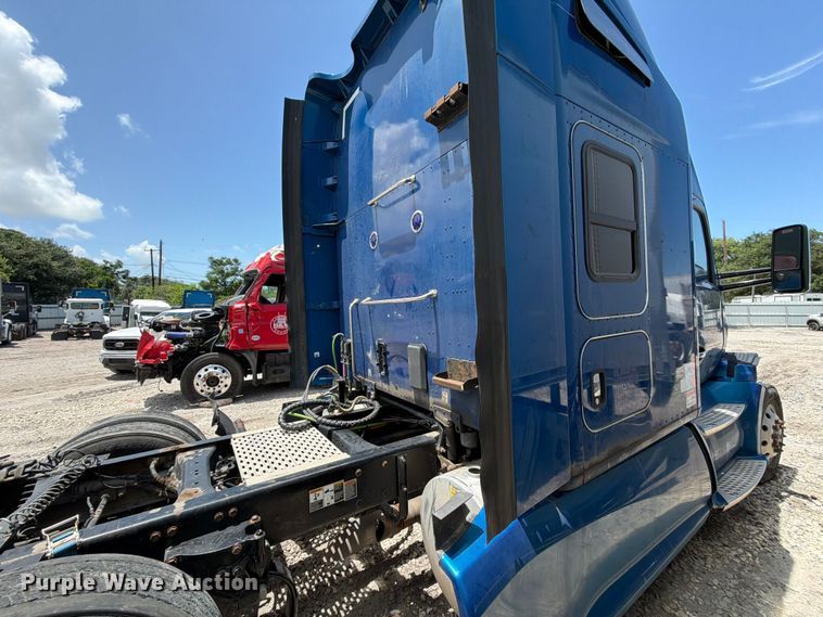 image for item YA3409 2018 Kenworth T680  semi truck